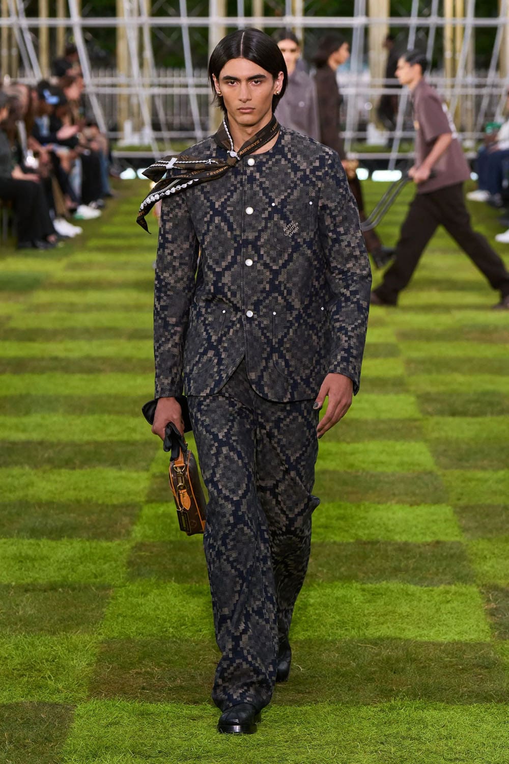Louis Vuitton Menswear Spring Summer 2025 Runway Magazine (43)