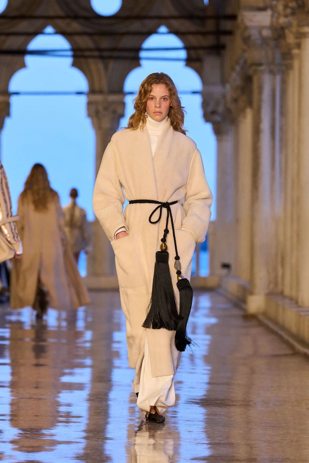 Max Mara Resort 2025 Runway Magazine (10)