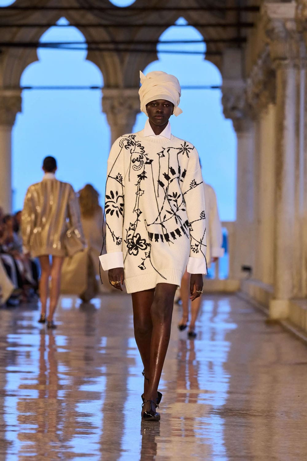 Max Mara Resort 2025 Runway Magazine (11)