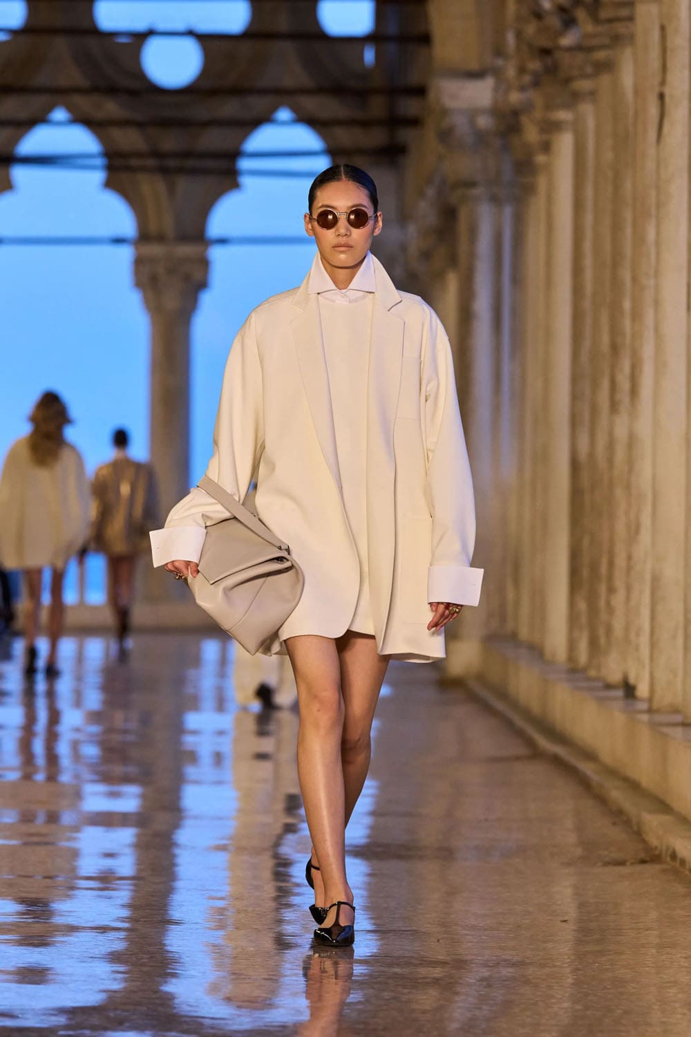 Max Mara Resort 2025 Runway Magazine (12)