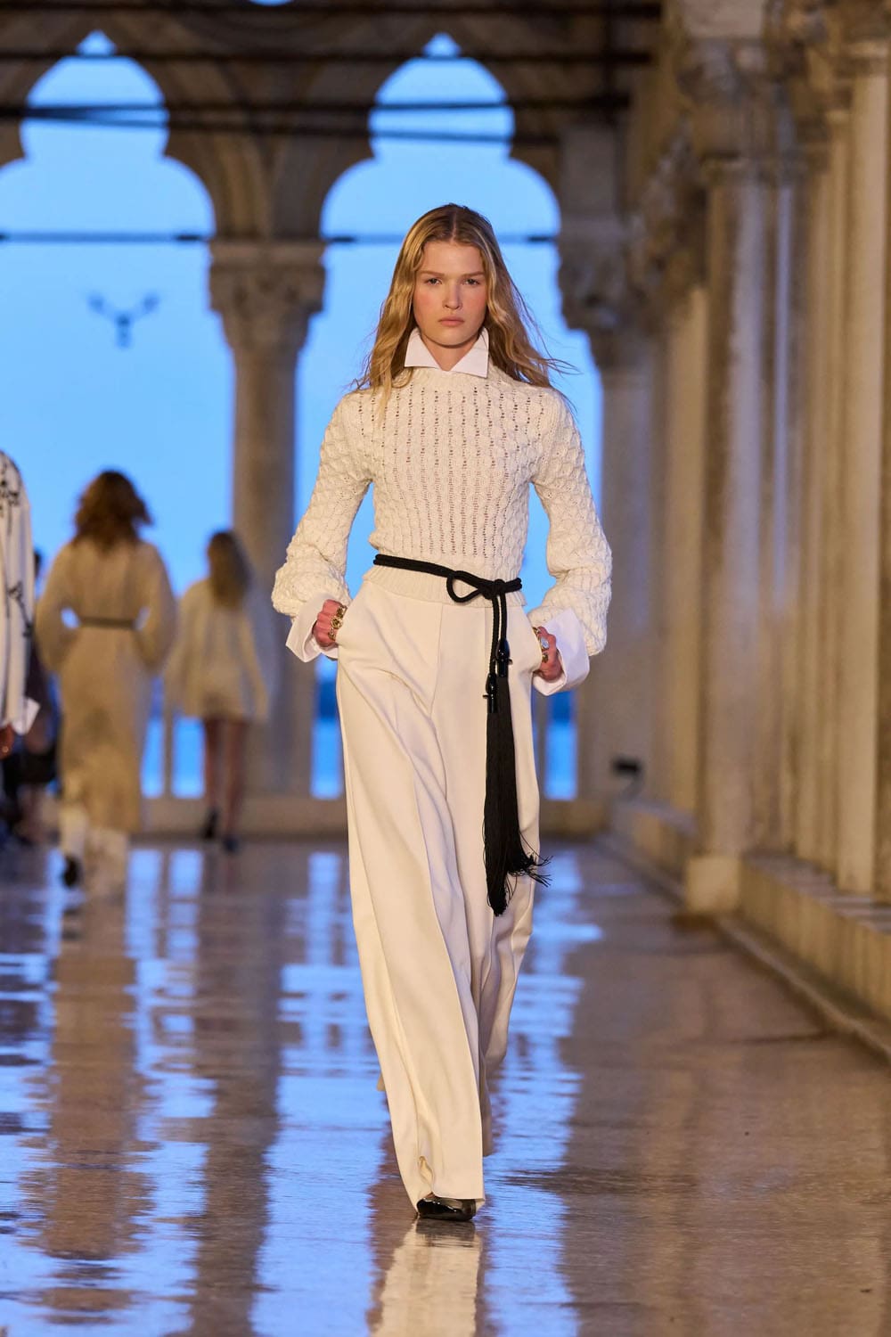 Max Mara Resort 2025 Runway Magazine (13)