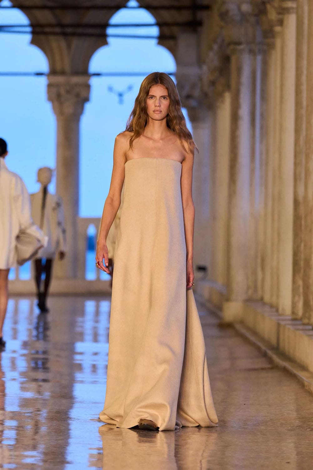 Max Mara Resort 2025 Runway Magazine (14)