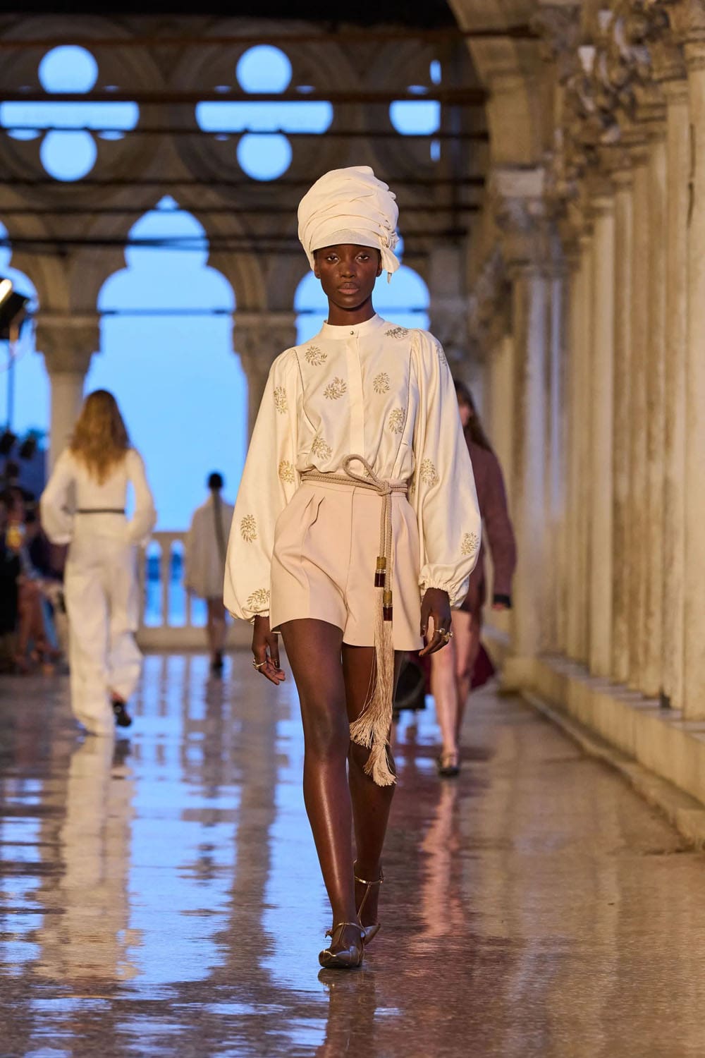 Max Mara Resort 2025 Runway Magazine (15)