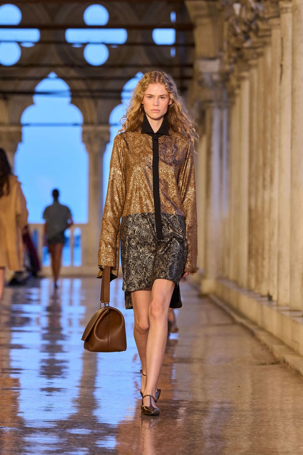 Max Mara Resort 2025 Runway Magazine (21)