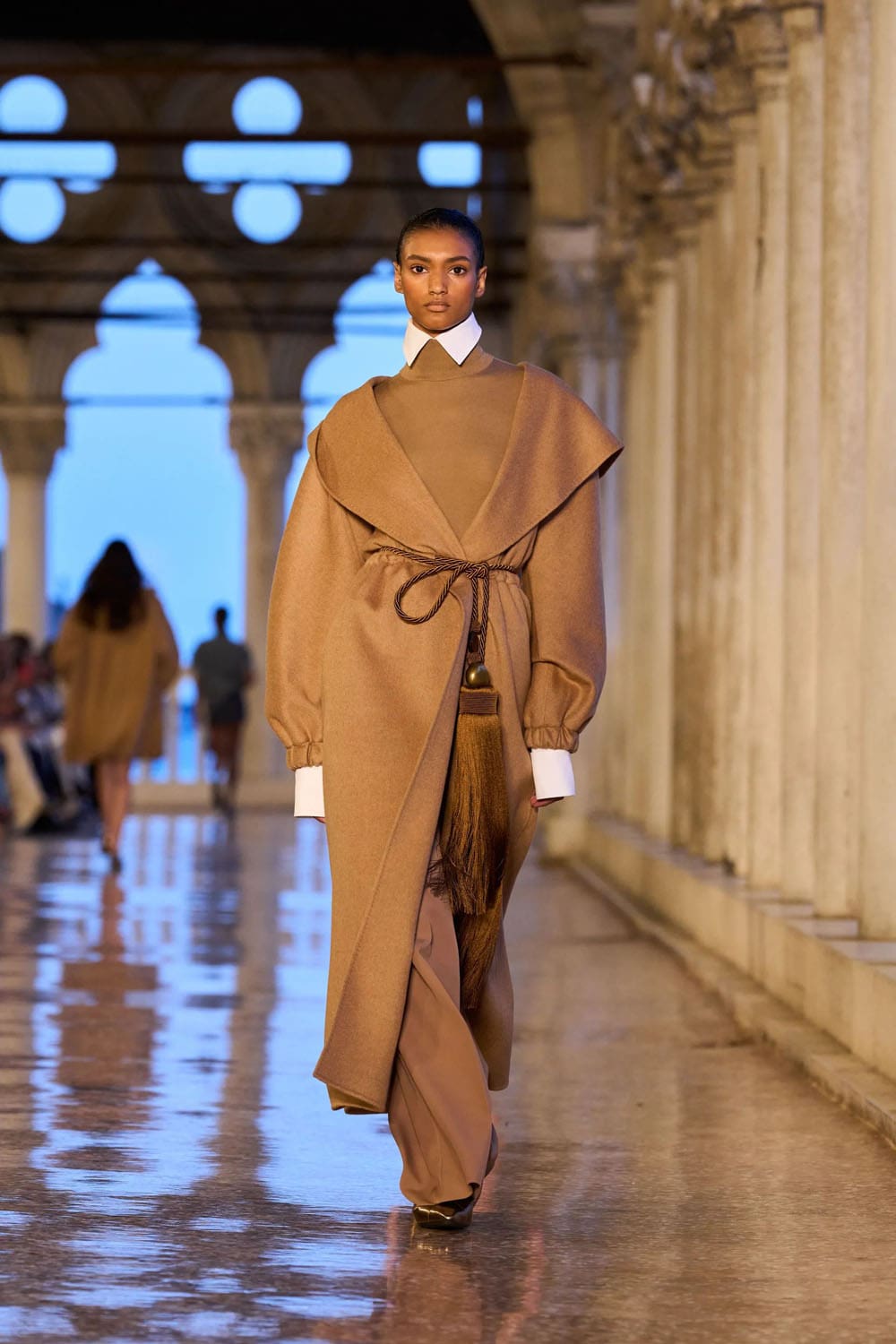 Max Mara Resort 2025 Runway Magazine (22)