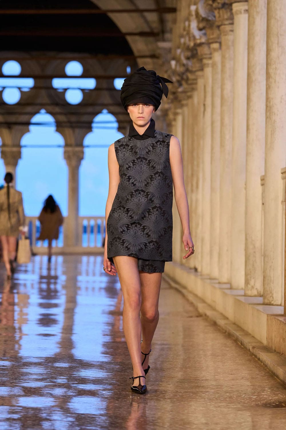 Max Mara Resort 2025 Runway Magazine (23)