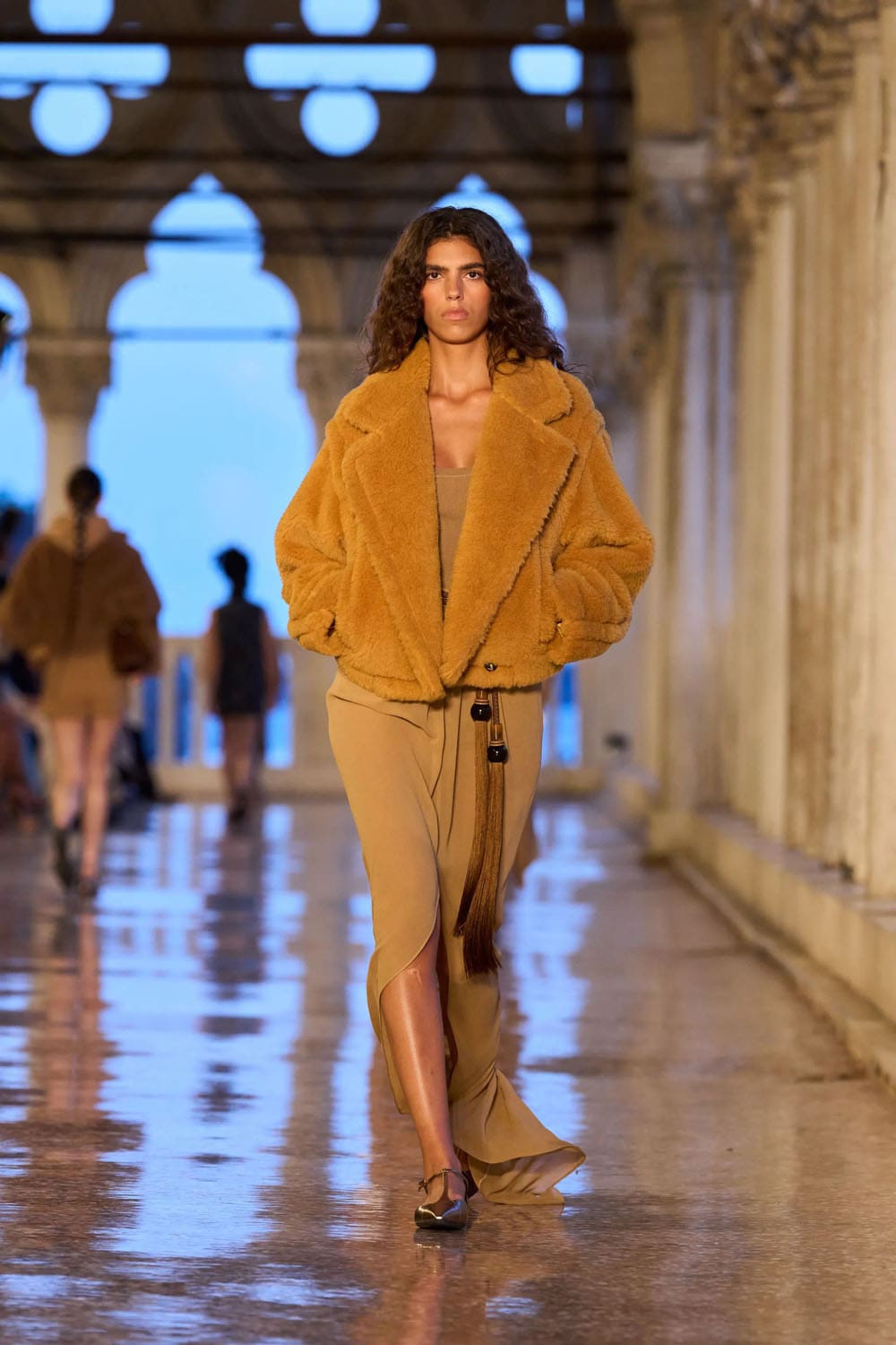 Max Mara Resort 2025 Runway Magazine (26)