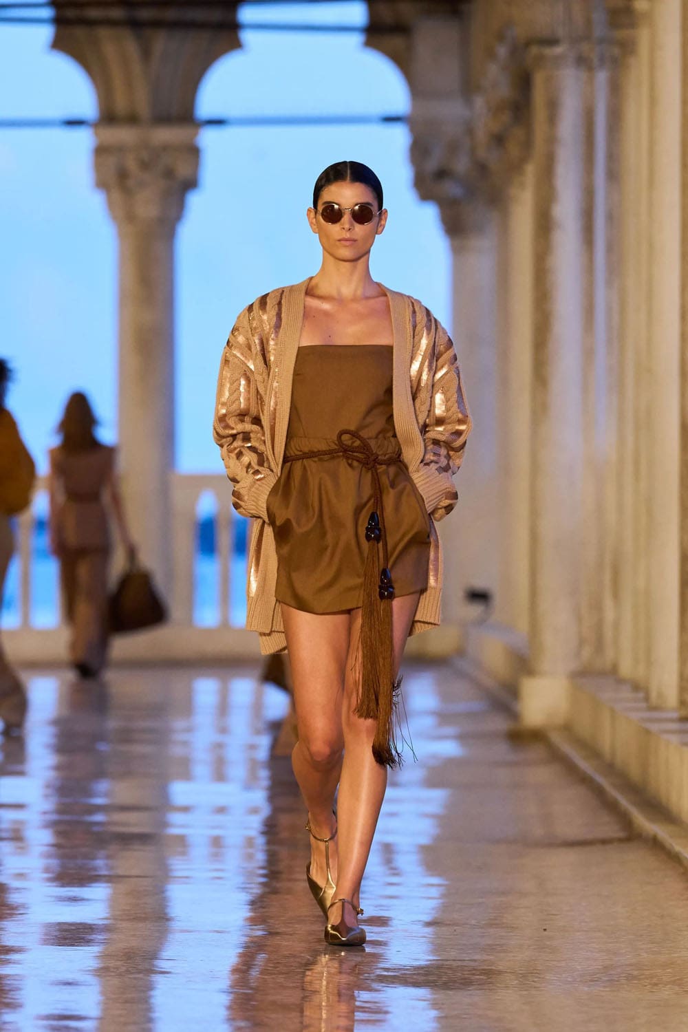 Max Mara Resort 2025 Runway Magazine (29)