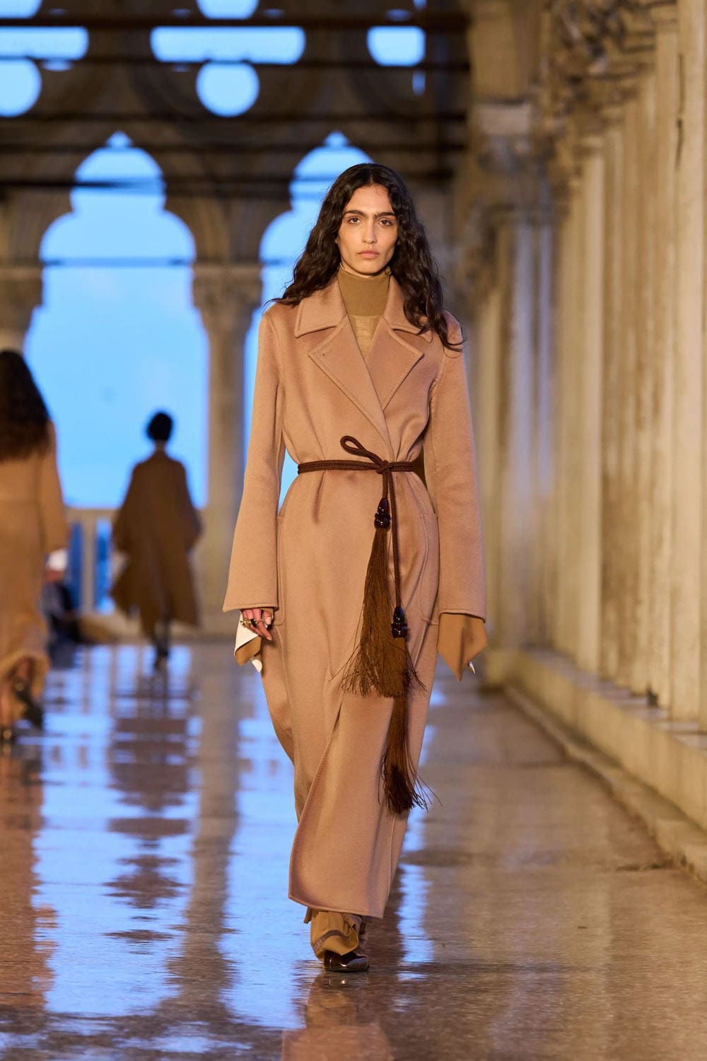 Max Mara Resort 2025 Runway Magazine (30)