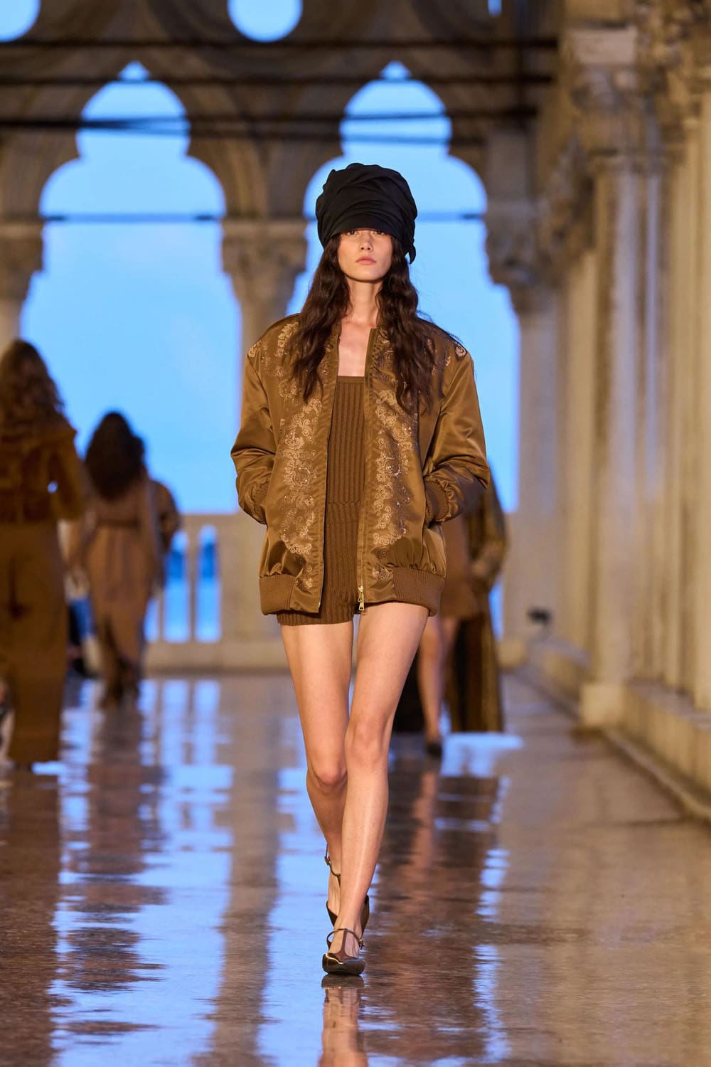 Max Mara Resort 2025 Runway Magazine (34)