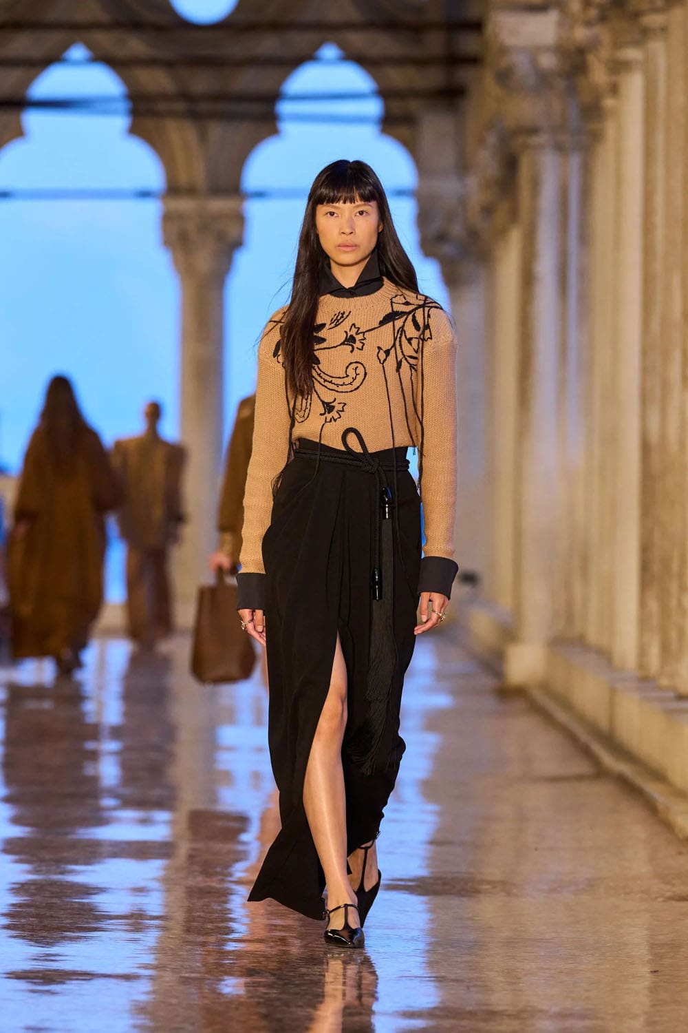 Max Mara Resort 2025 Runway Magazine (36)