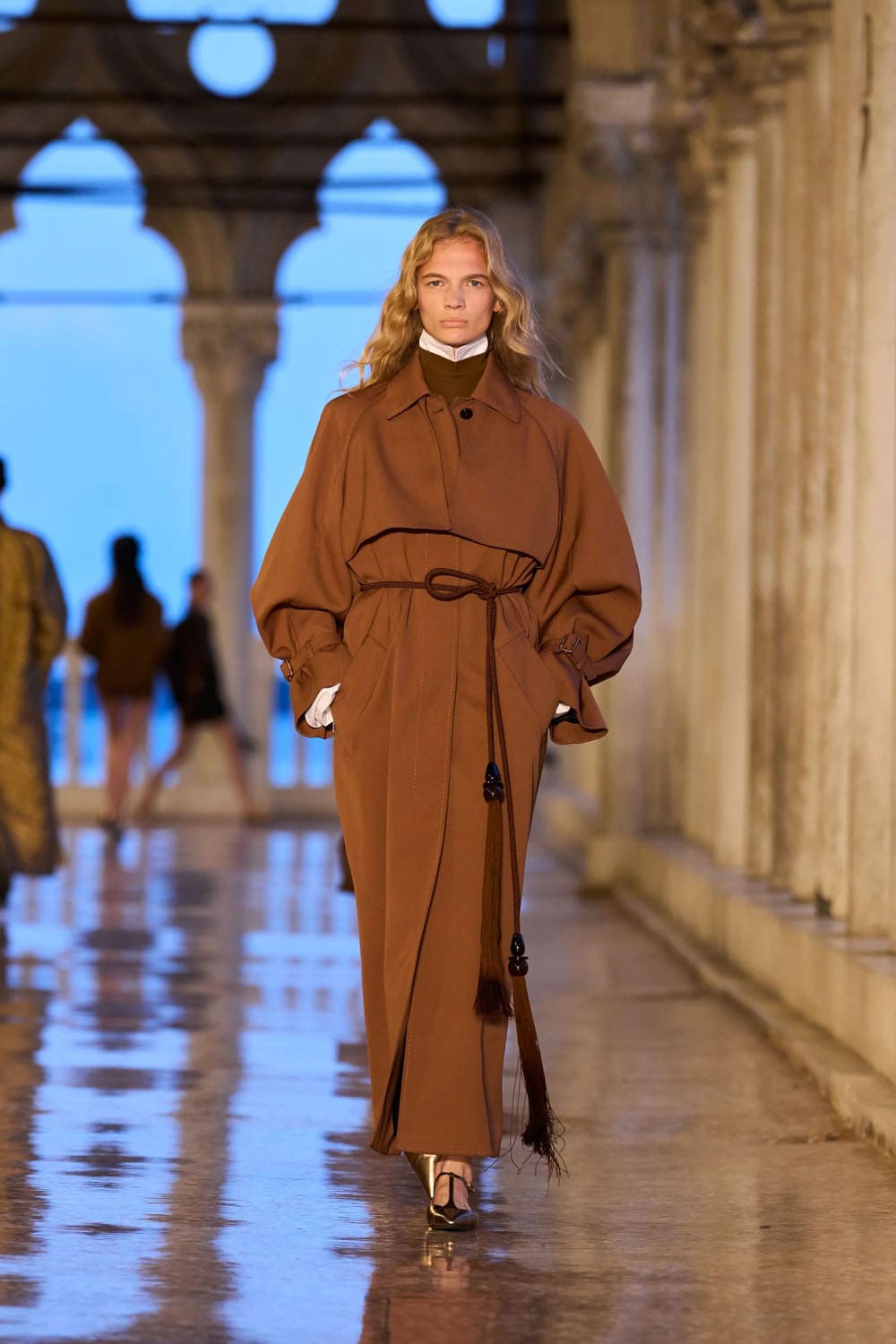 Max Mara Resort 2025 Runway Magazine (38)
