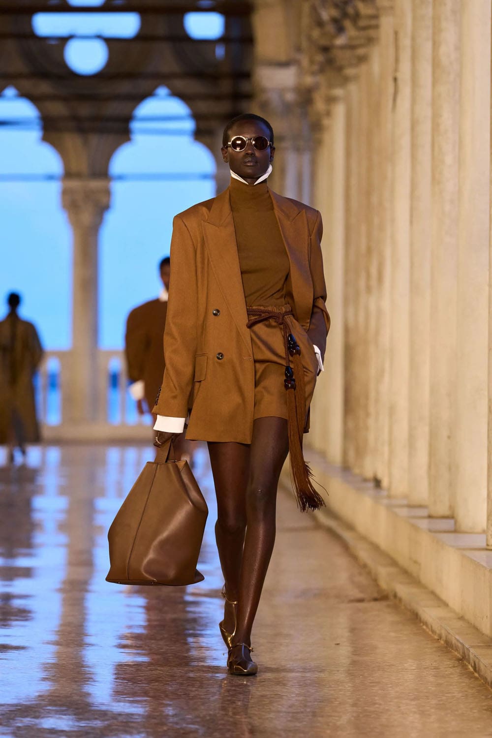 Max Mara Resort 2025 Runway Magazine (39)