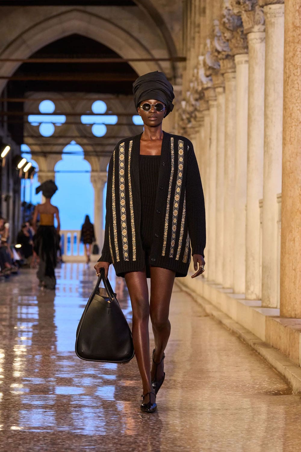Max Mara Resort 2025 Runway Magazine (46)