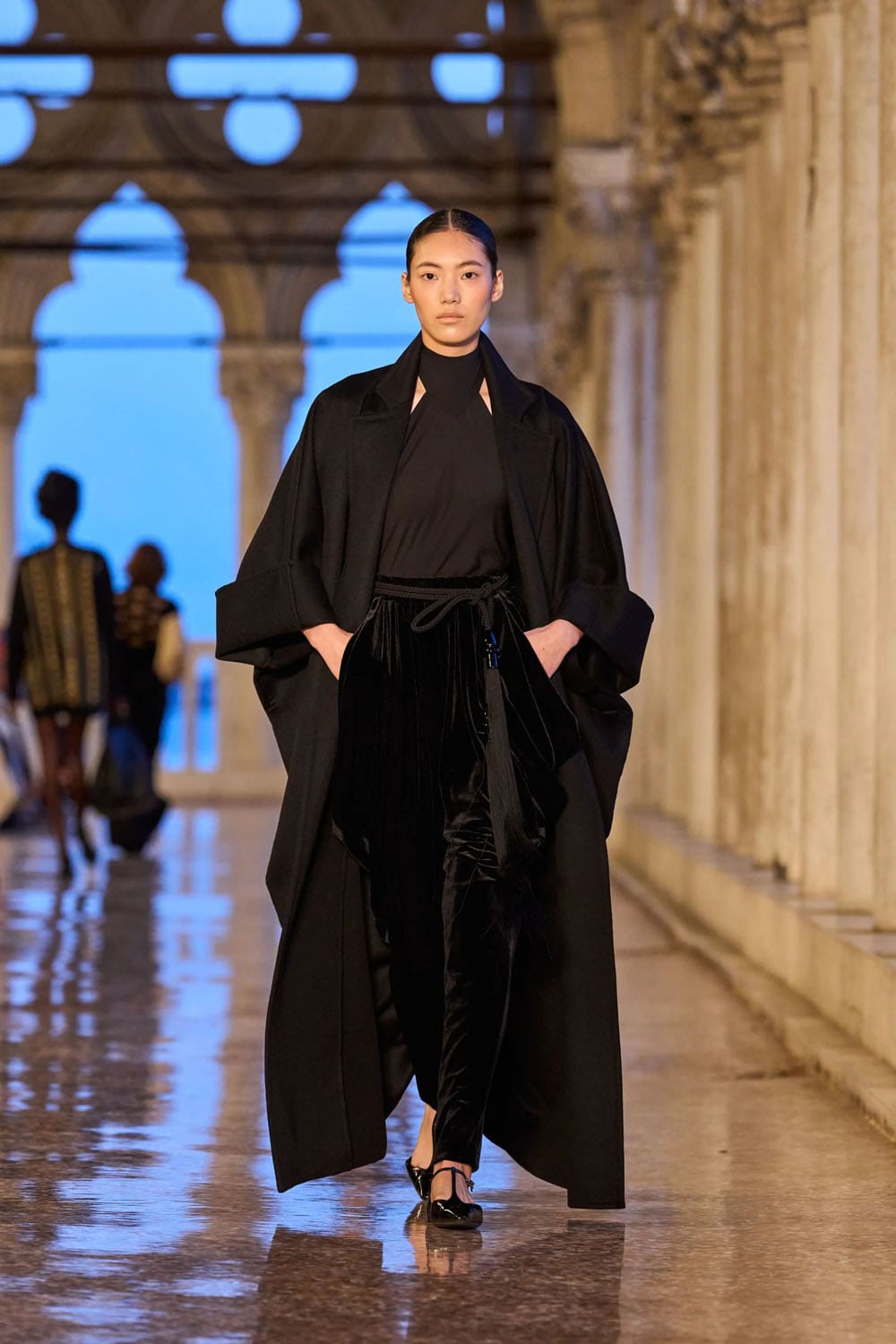 Max Mara Resort 2025 Runway Magazine (49)