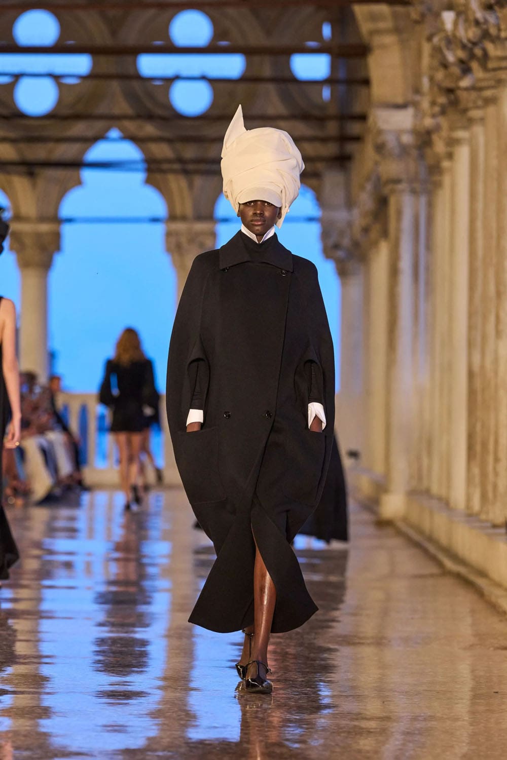 Max Mara Resort 2025 Runway Magazine (54)
