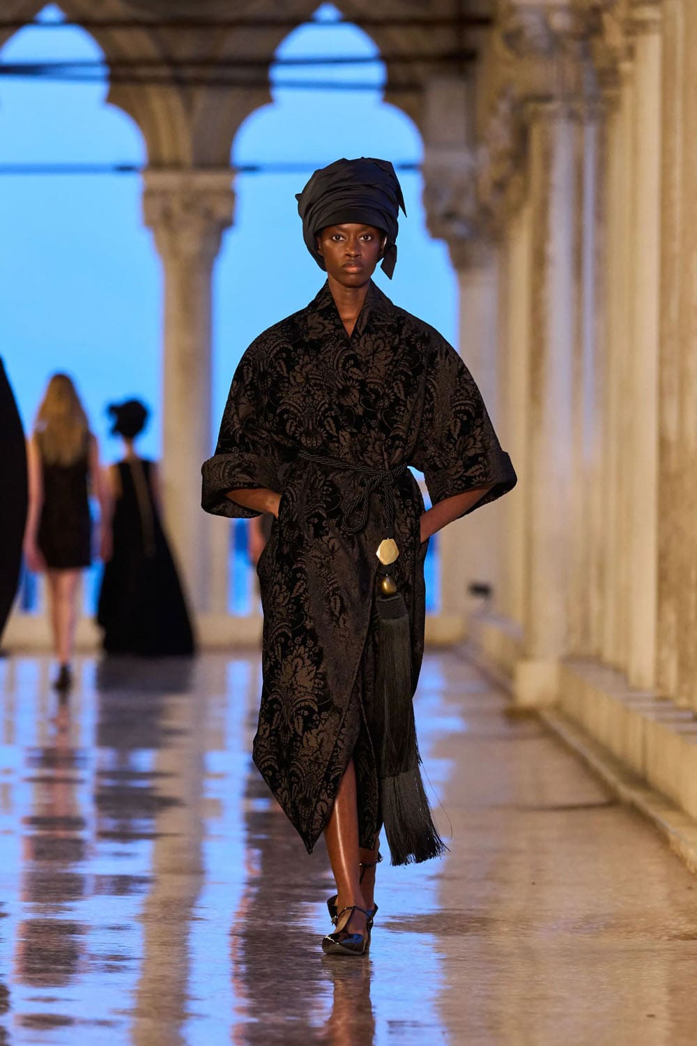 Max Mara Resort 2025 Runway Magazine (56)
