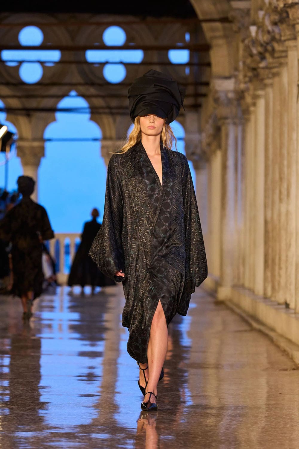 Max Mara Resort 2025 Runway Magazine (58)