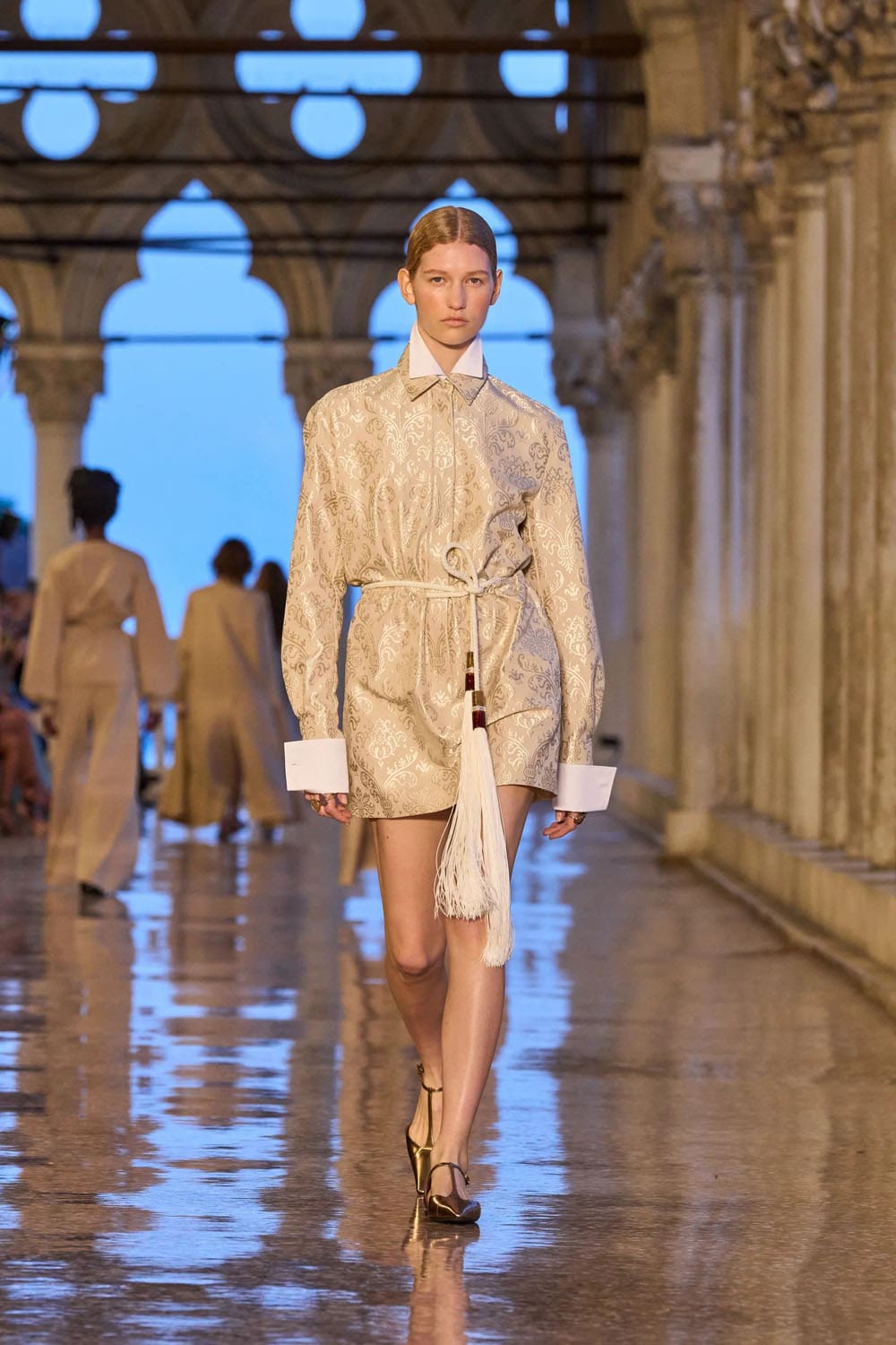 Max Mara Resort 2025 Runway Magazine (6)