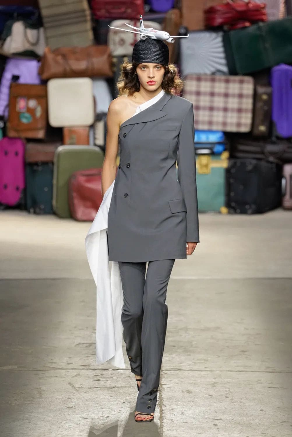 Moschino Printemps Été 2025 Runway Magazine (11)