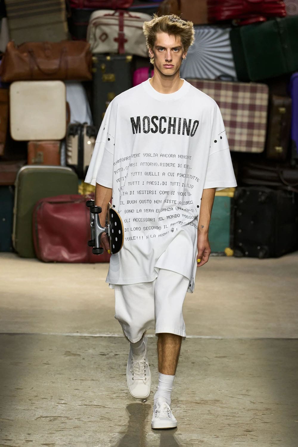 Moschino Printemps Été 2025 Runway Magazine (18)