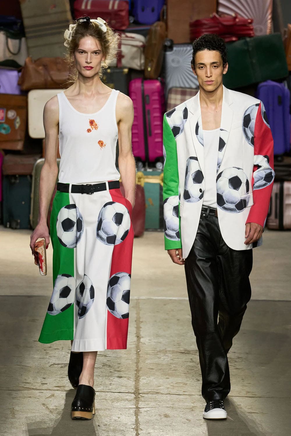 Moschino Printemps Été 2025 Runway Magazine (23)