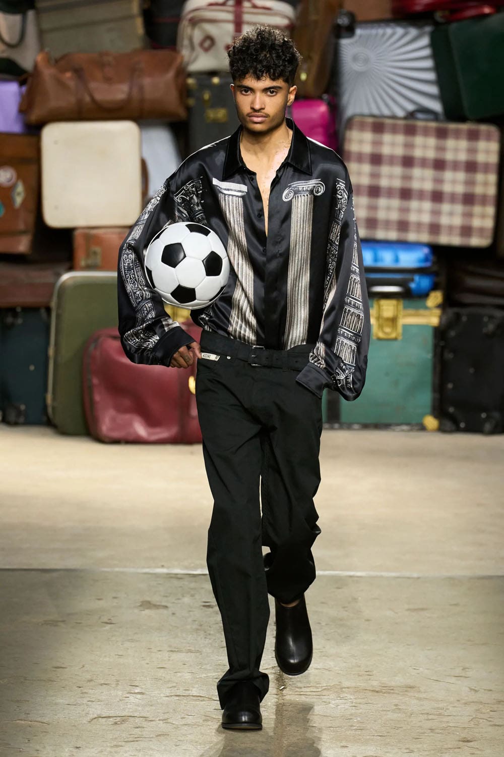 Moschino Printemps Été 2025 Runway Magazine (25)