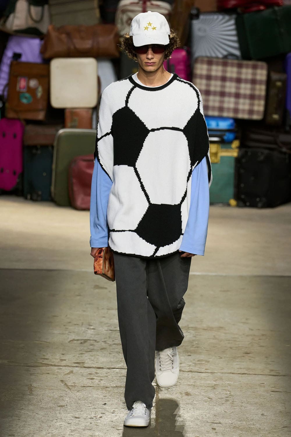 Moschino Printemps Été 2025 Runway Magazine (26)