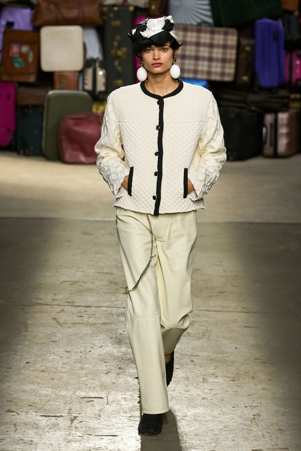 Moschino Printemps Été 2025 Runway Magazine (28)