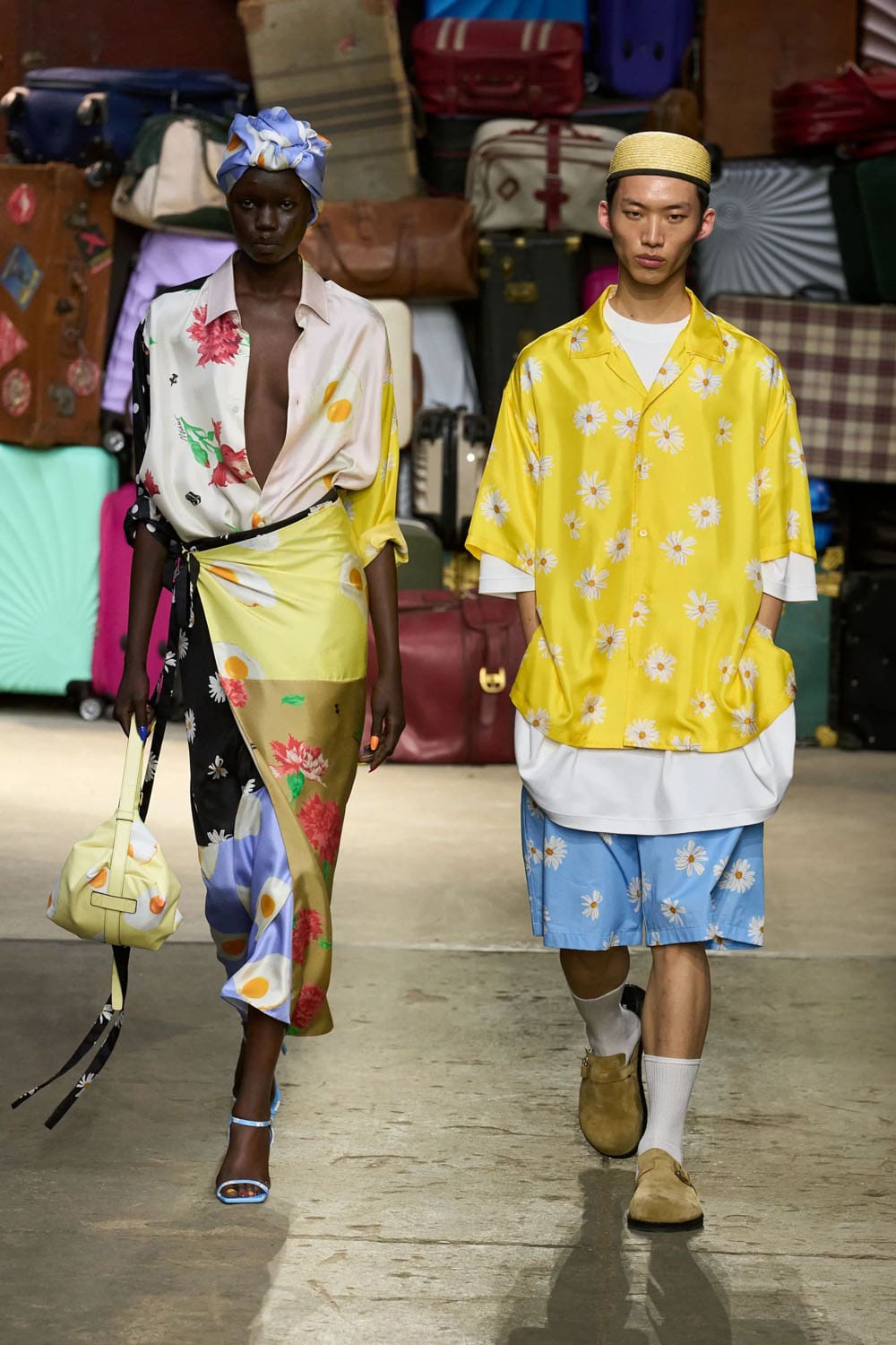 Moschino Printemps Été 2025 Runway Magazine (38)