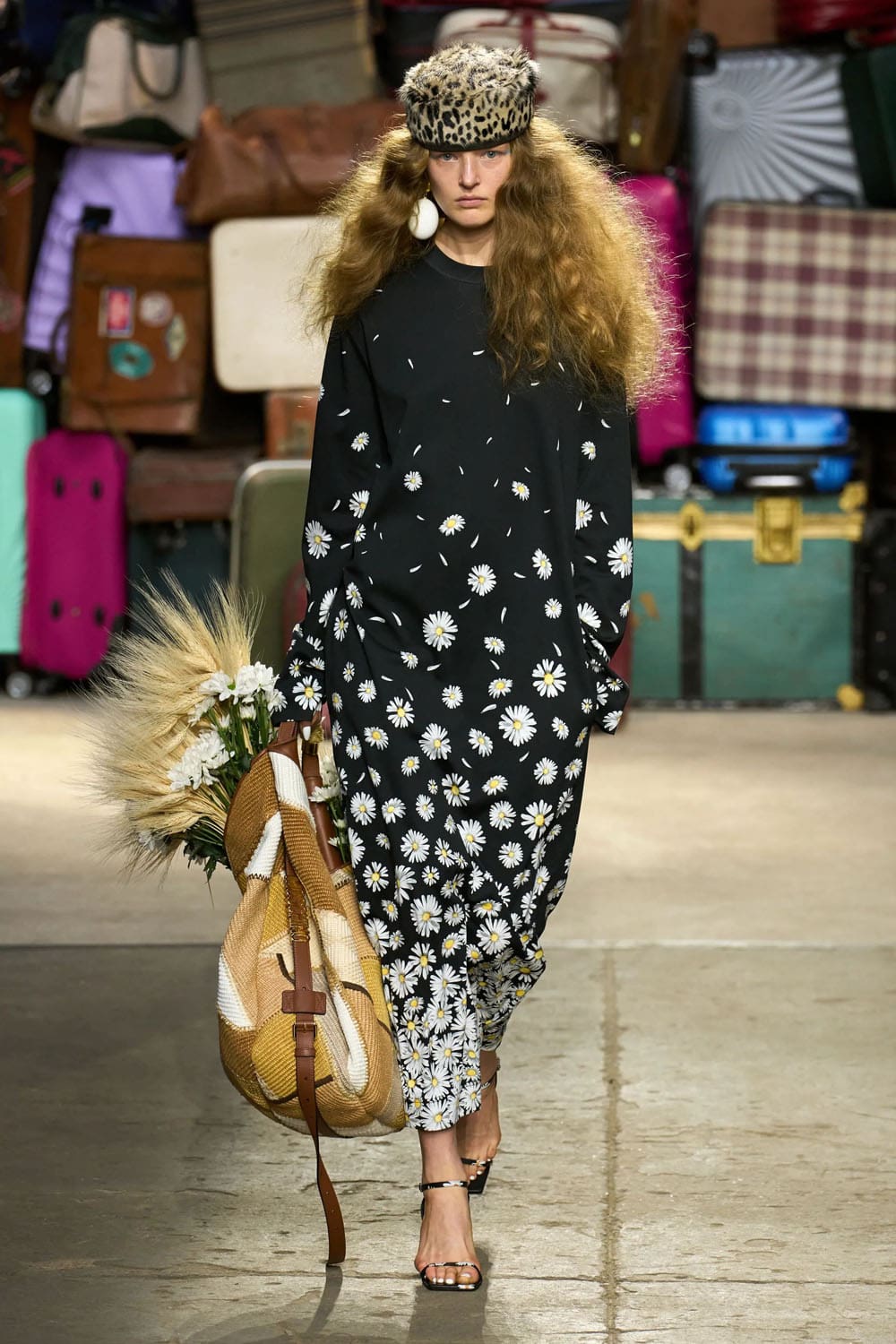Moschino Printemps Été 2025 Runway Magazine (40)