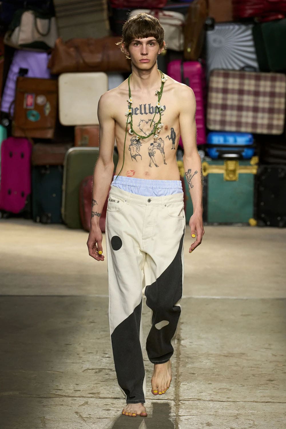 Moschino Printemps Été 2025 Runway Magazine (44)