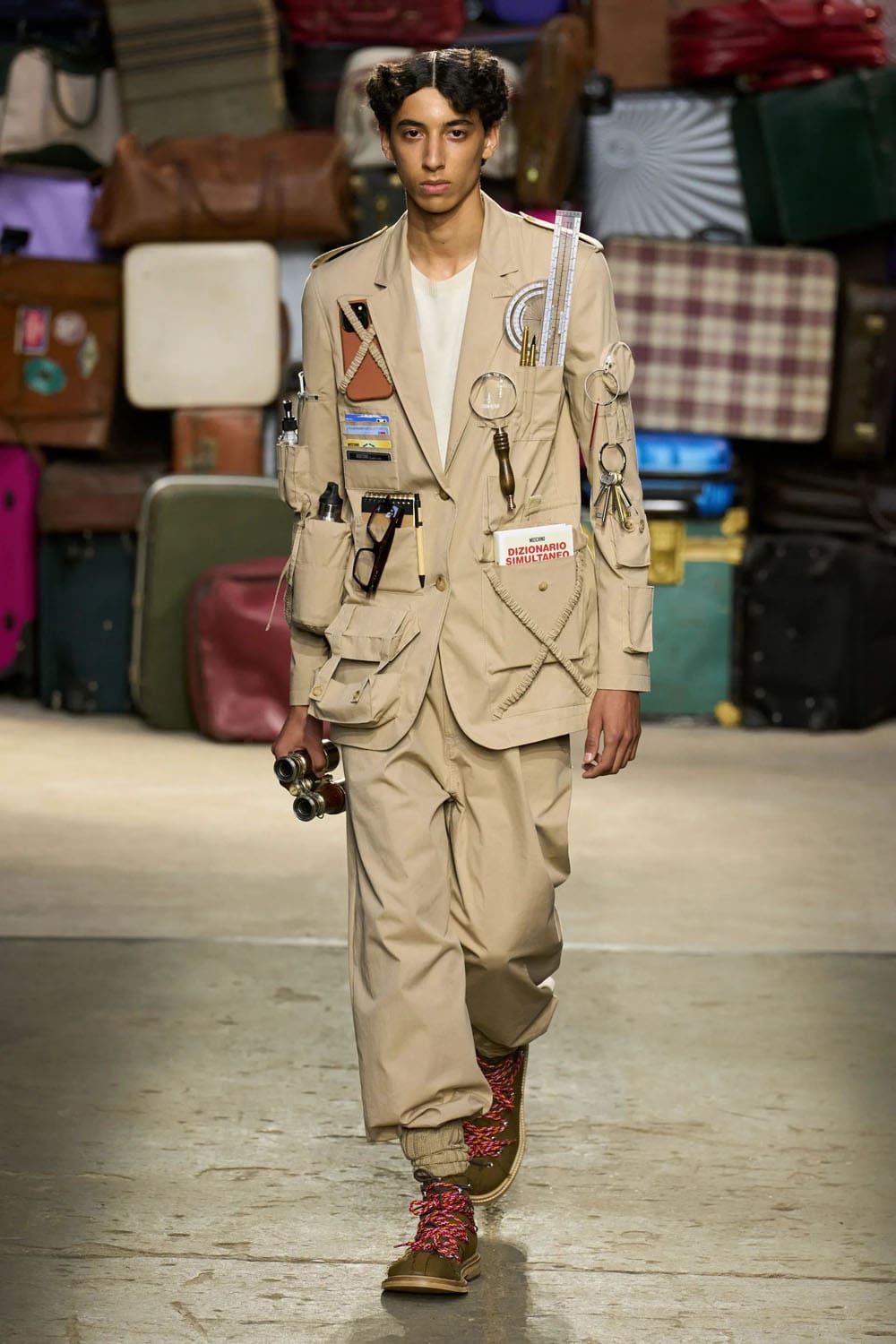 Moschino Printemps Été 2025 Runway Magazine (50)