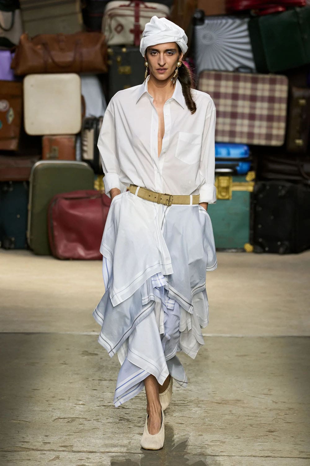 Moschino Printemps Été 2025 Runway Magazine (55)