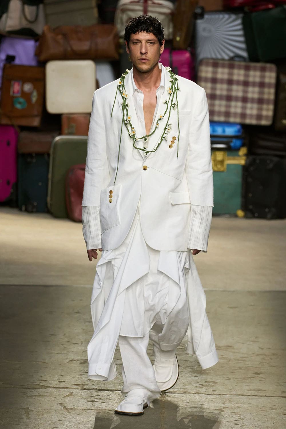 Moschino Printemps Été 2025 Runway Magazine (58)