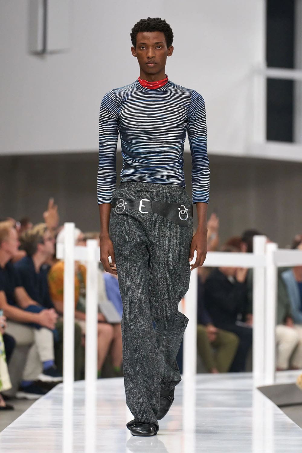 Prada Primavera Verano 2025 Moda masculina Runway Revista (17)