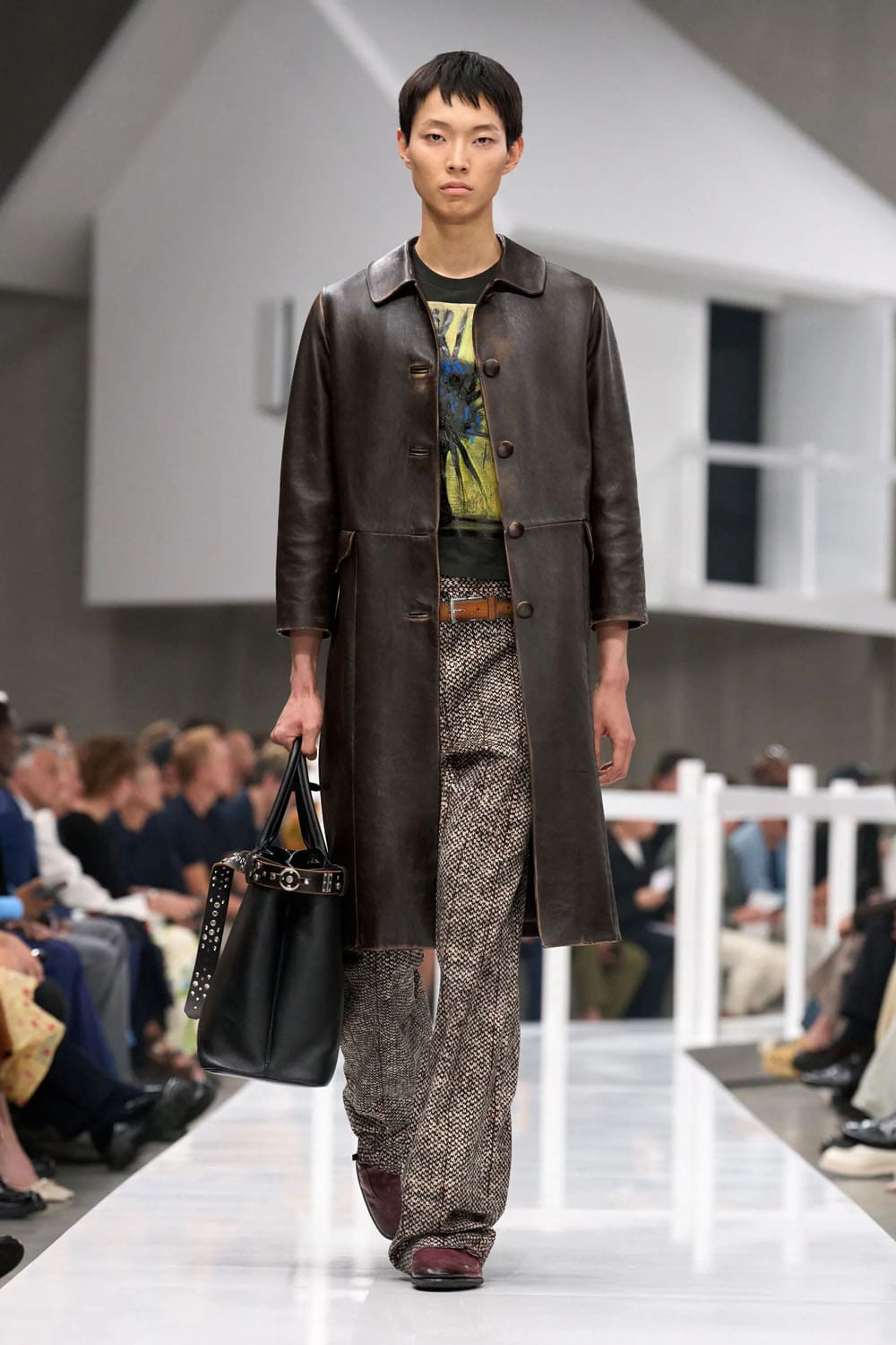 Prada Primavera Verano 2025 Moda masculina Runway Revista (30)