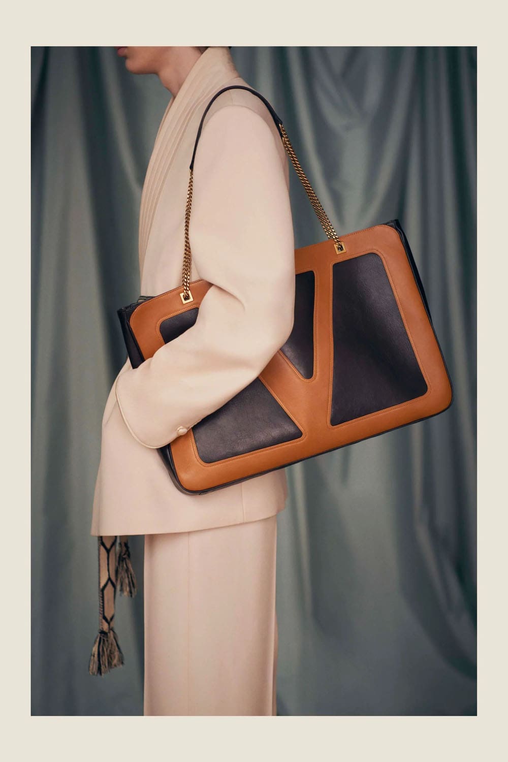 Valentino by Alessandro Michele Resort 2025 Close Up Runway Magazine (28)
