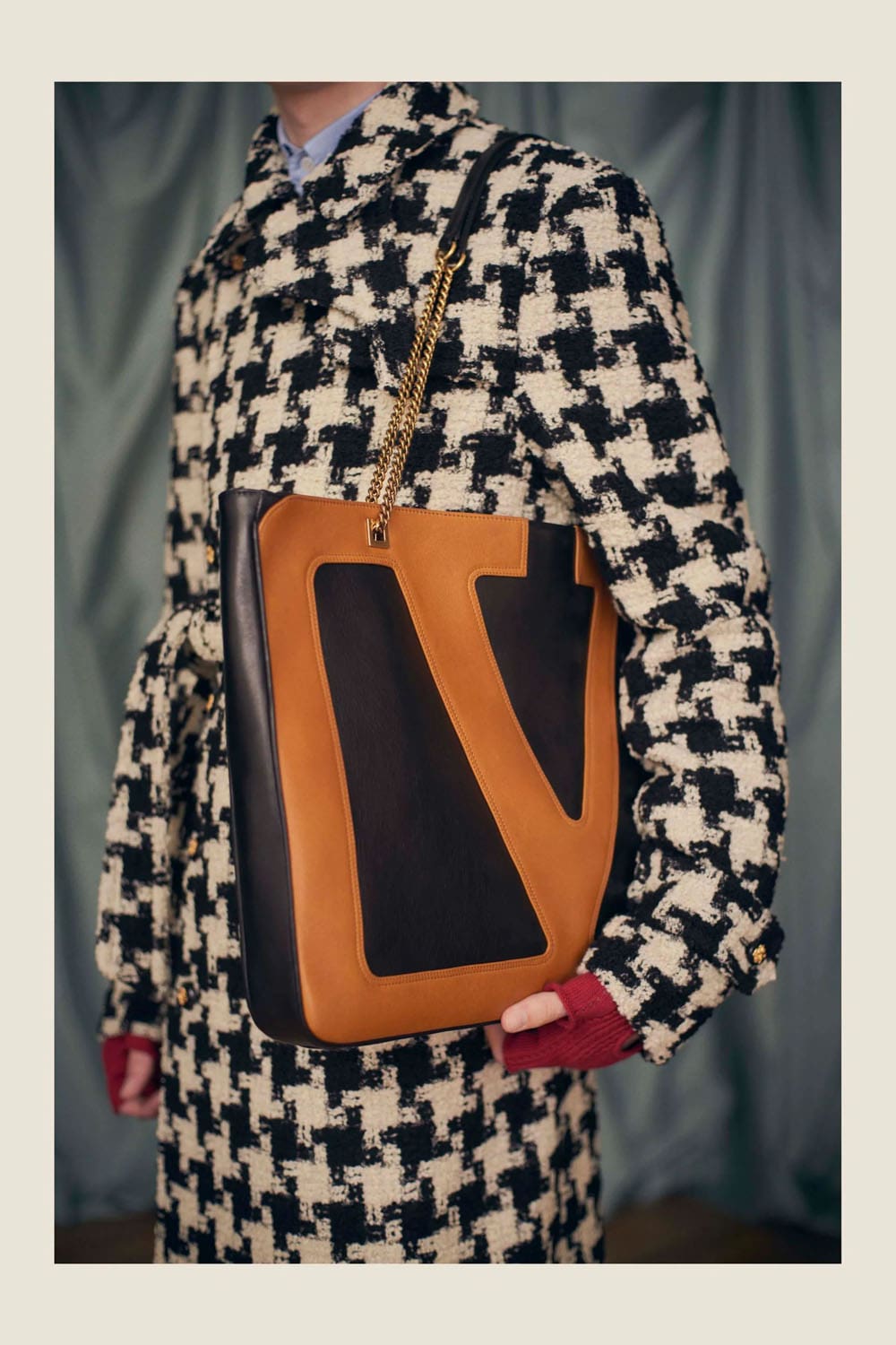 Valentino by Alessandro Michele Resort 2025 Close Up Runway Magazine (3)