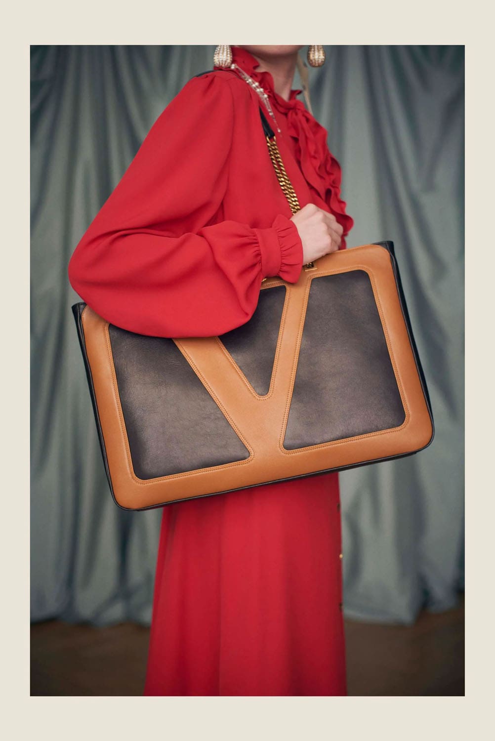 Valentino by Alessandro Michele Resort 2025 Close Up Runway Magazine (77)