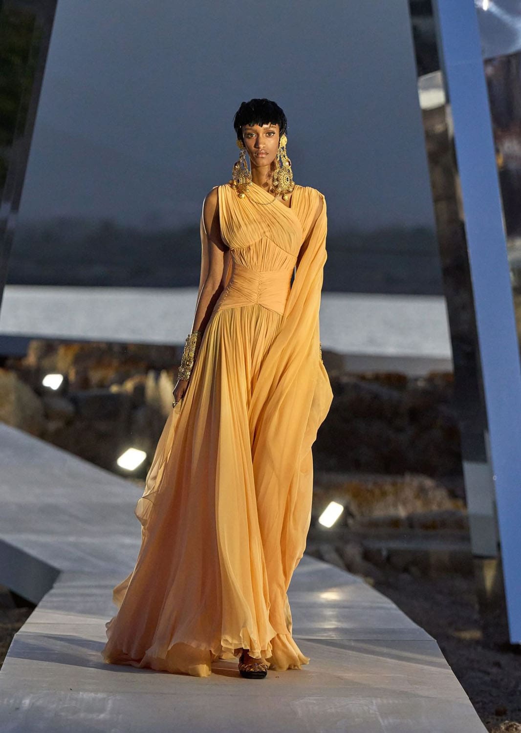 ドルチェ ガッバーナ アルタ モーダ サルデーニャ 2024 Runway 雑誌(2)