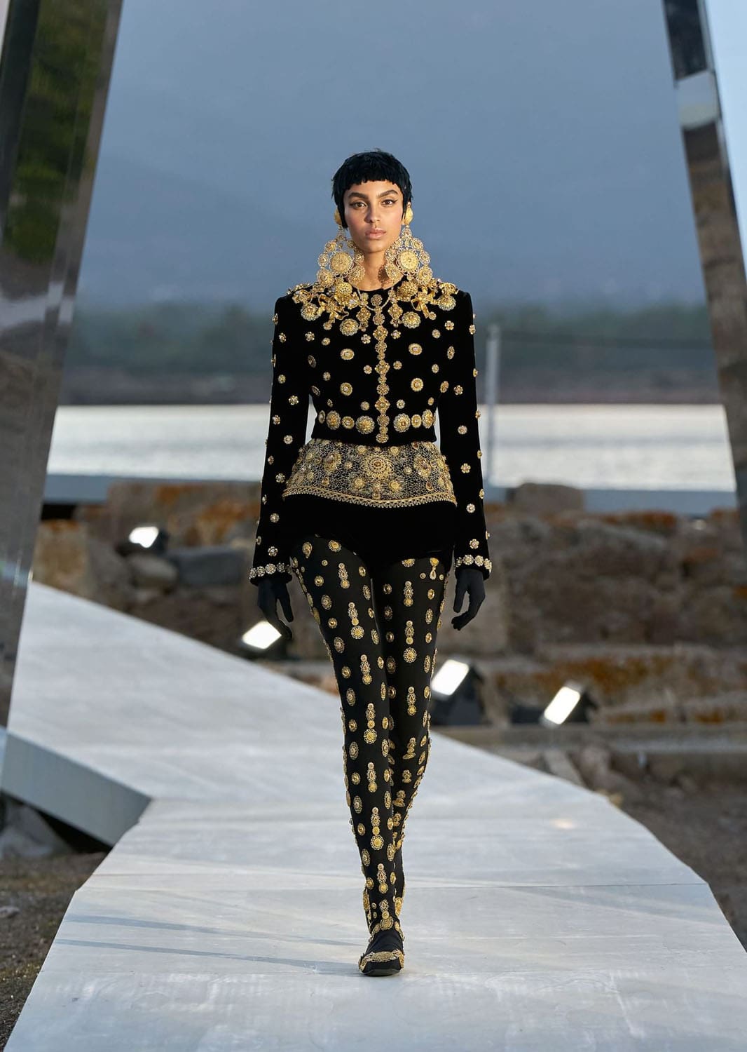 ドルチェ ガッバーナ アルタ モーダ サルデーニャ 2024 Runway 雑誌(47)