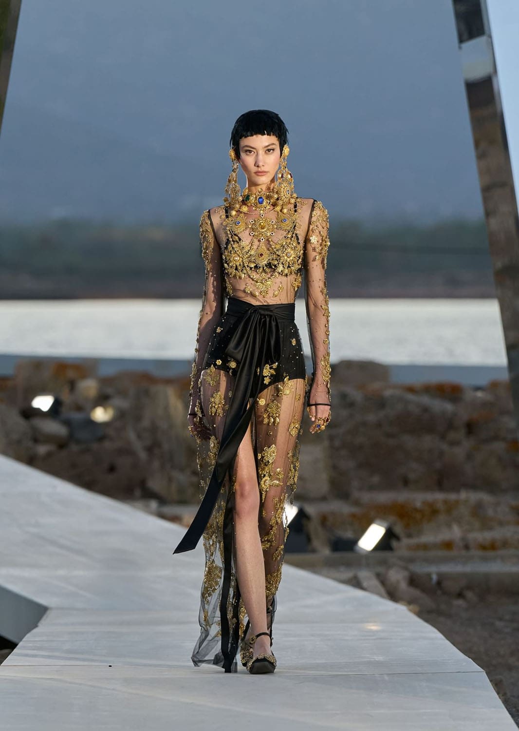 ドルチェ ガッバーナ アルタ モーダ サルデーニャ 2024 Runway 雑誌(5)