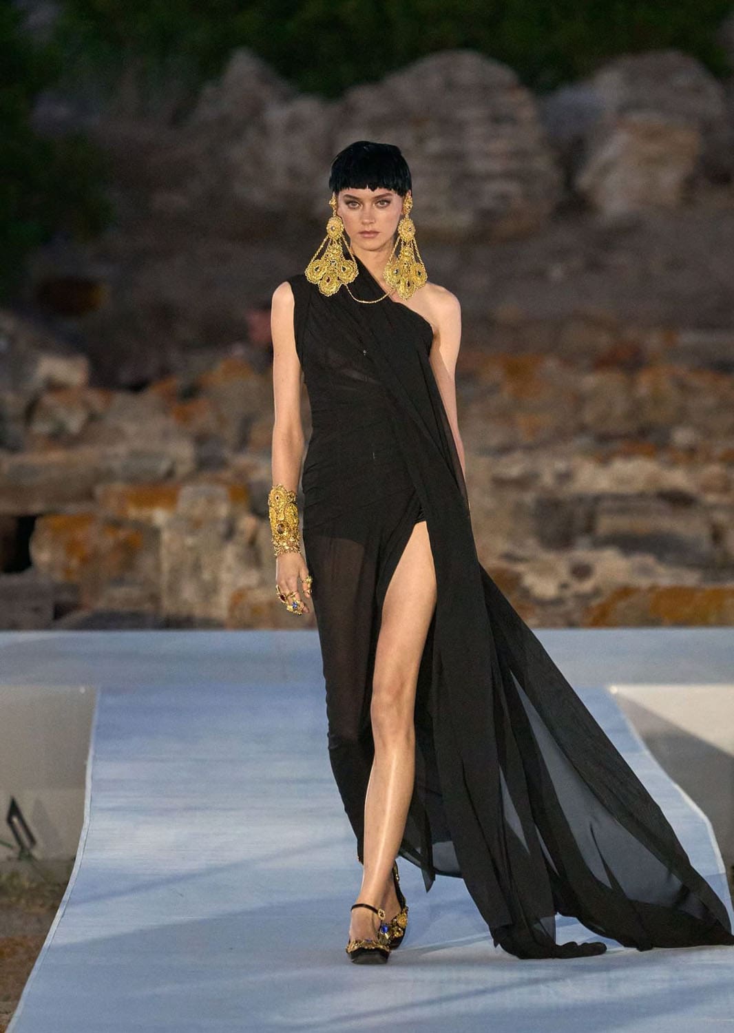 ドルチェ ガッバーナ アルタ モーダ サルデーニャ 2024 Runway 雑誌(52)