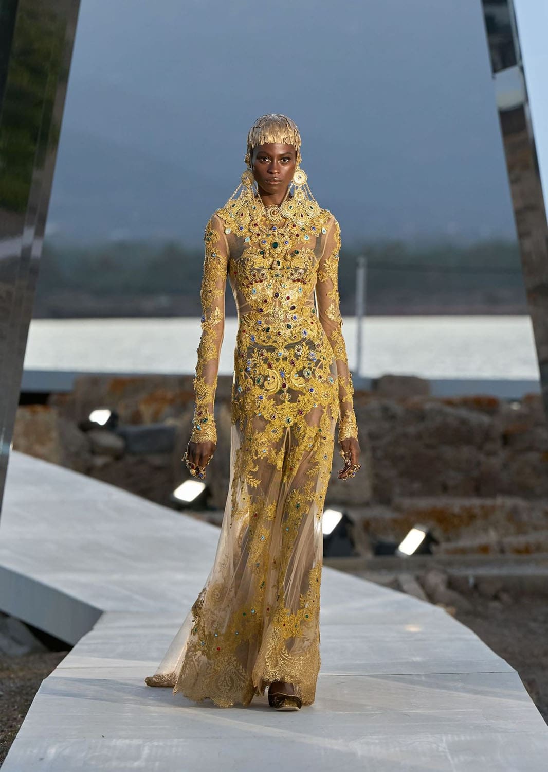 ドルチェ ガッバーナ アルタ モーダ サルデーニャ 2024 Runway 雑誌(77)