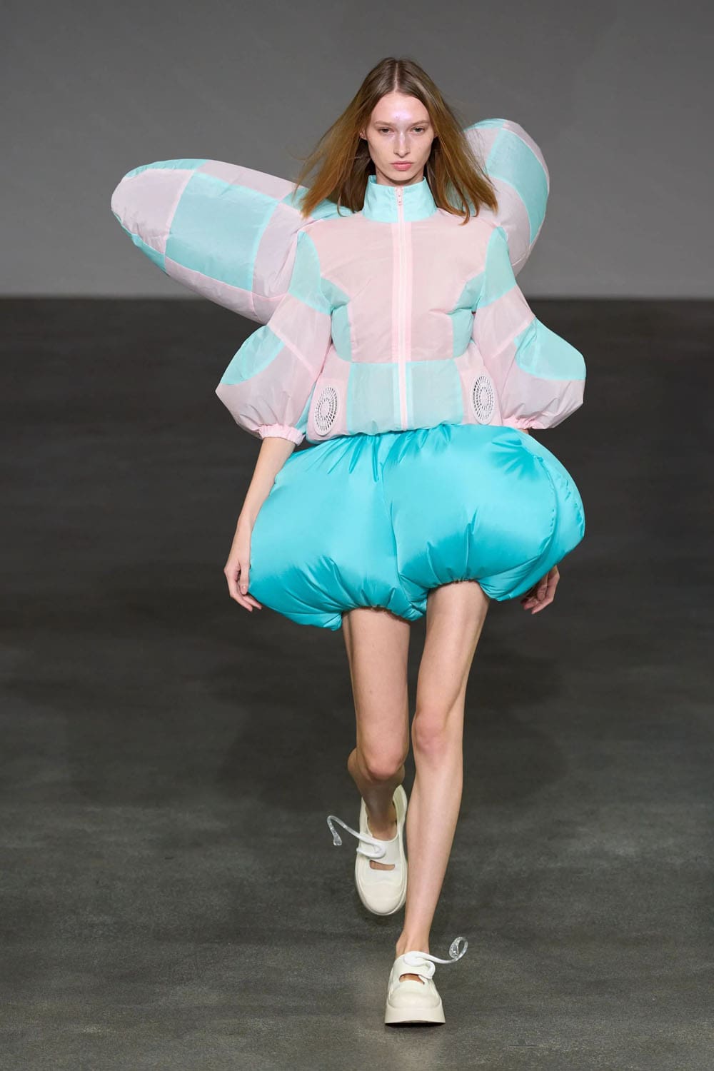 Anrealage Spring Summer 2025 Paris Runway (13)