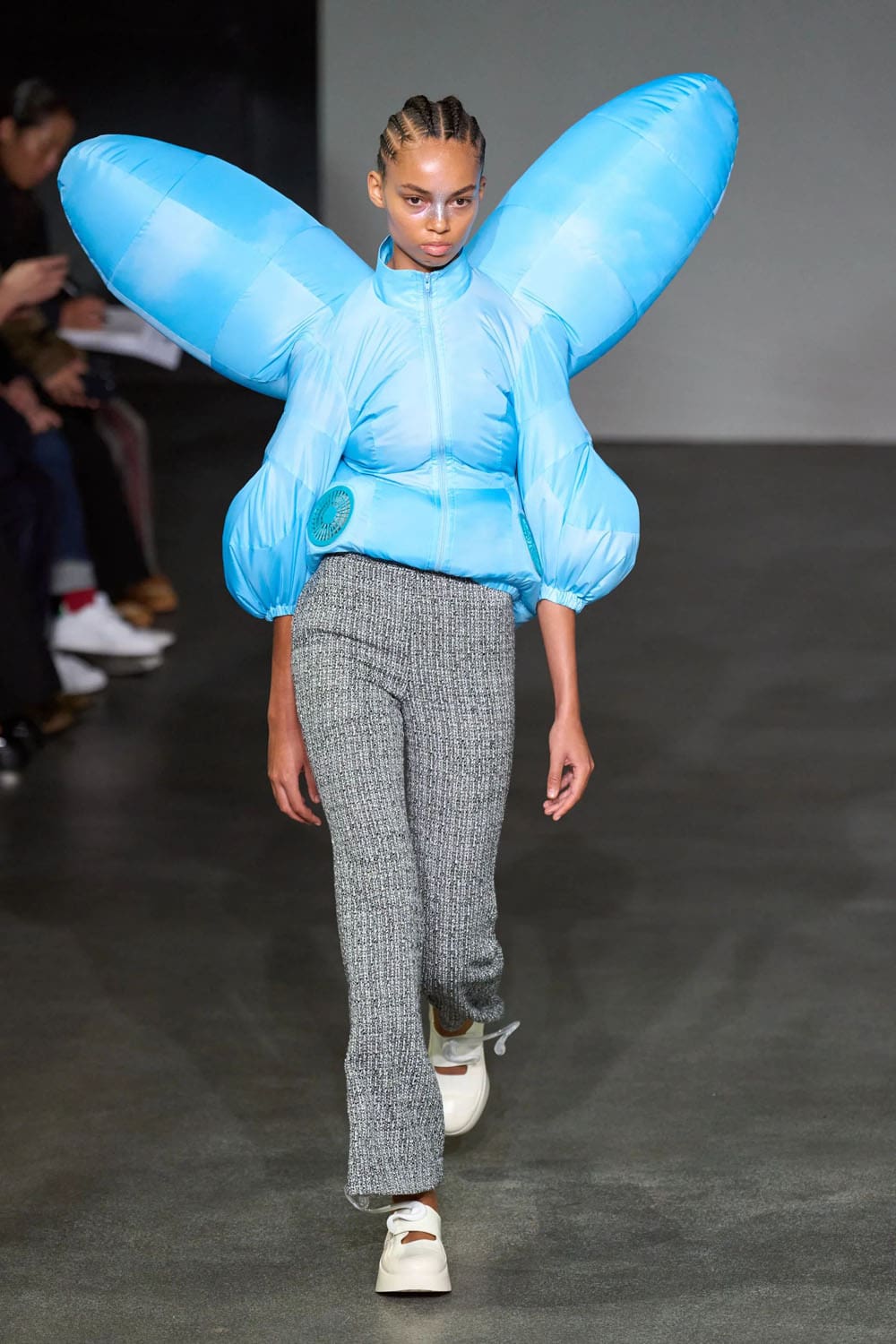 Anrealage Spring Summer 2025 Paris Runway (14)