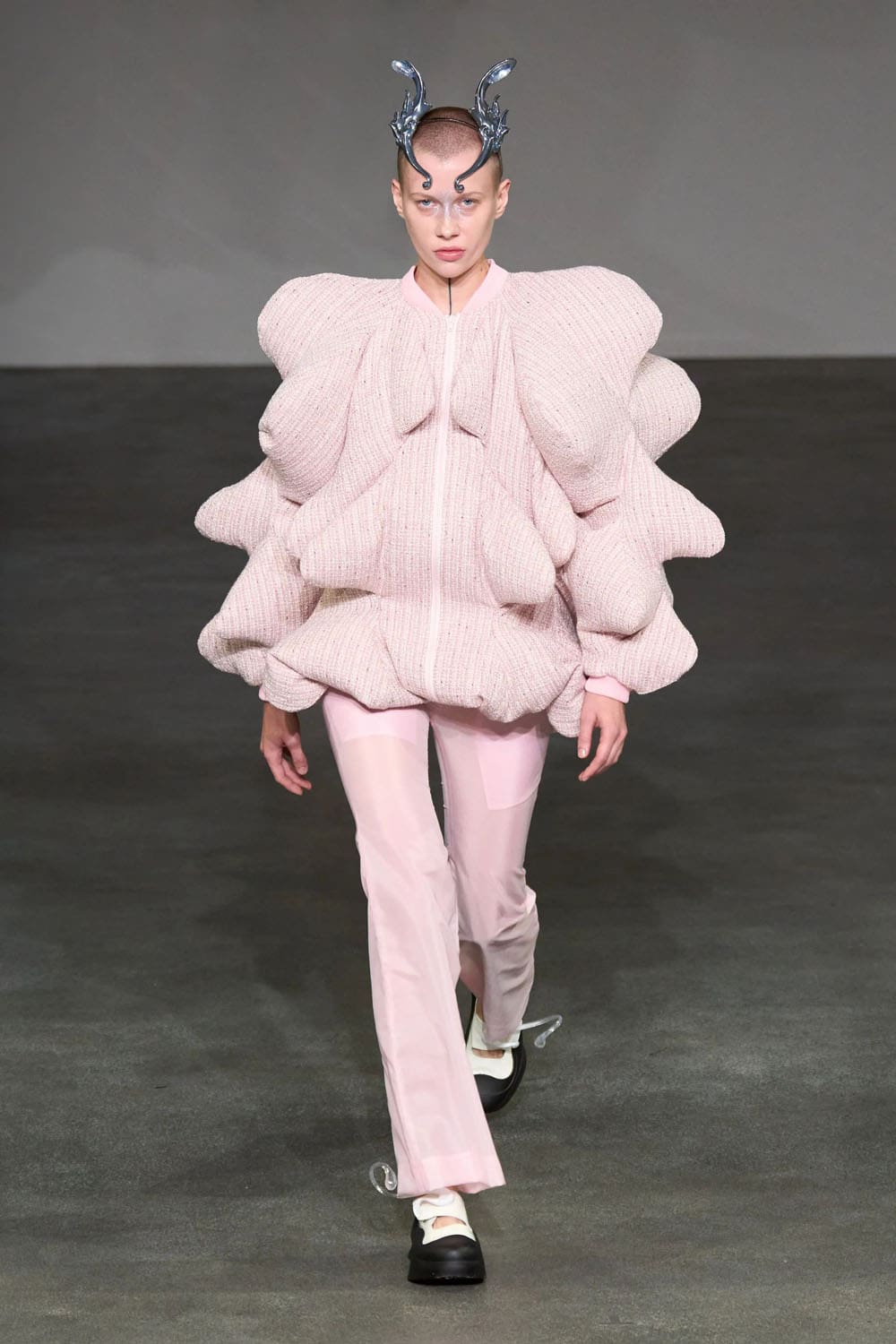 Anrealage Spring Summer 2025 Paris Runway (18)