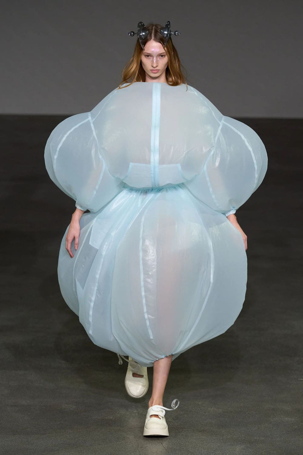 Anrealage Spring Summer 2025 Paris Runway (2)