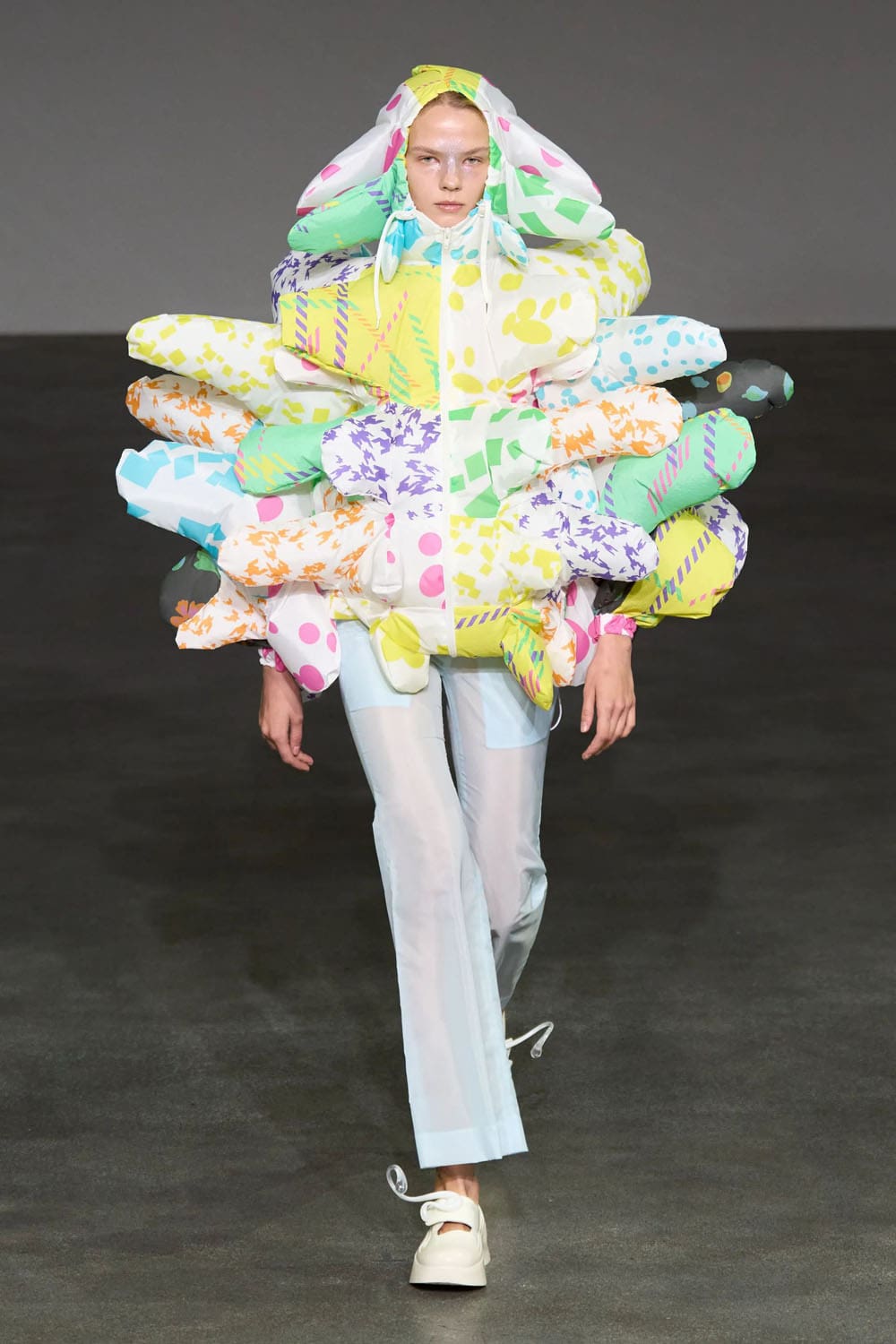 Anrealage Spring Summer 2025 Paris Runway (21)
